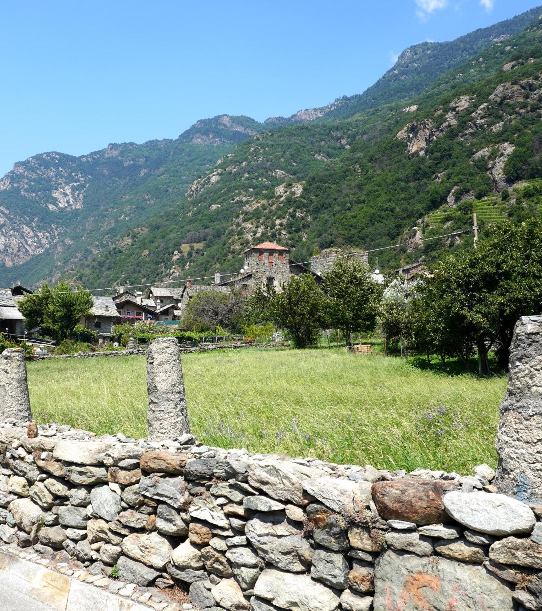 La Torre Colombaia - Monumento Del 1400 Apartman Arnad Kültér fotó